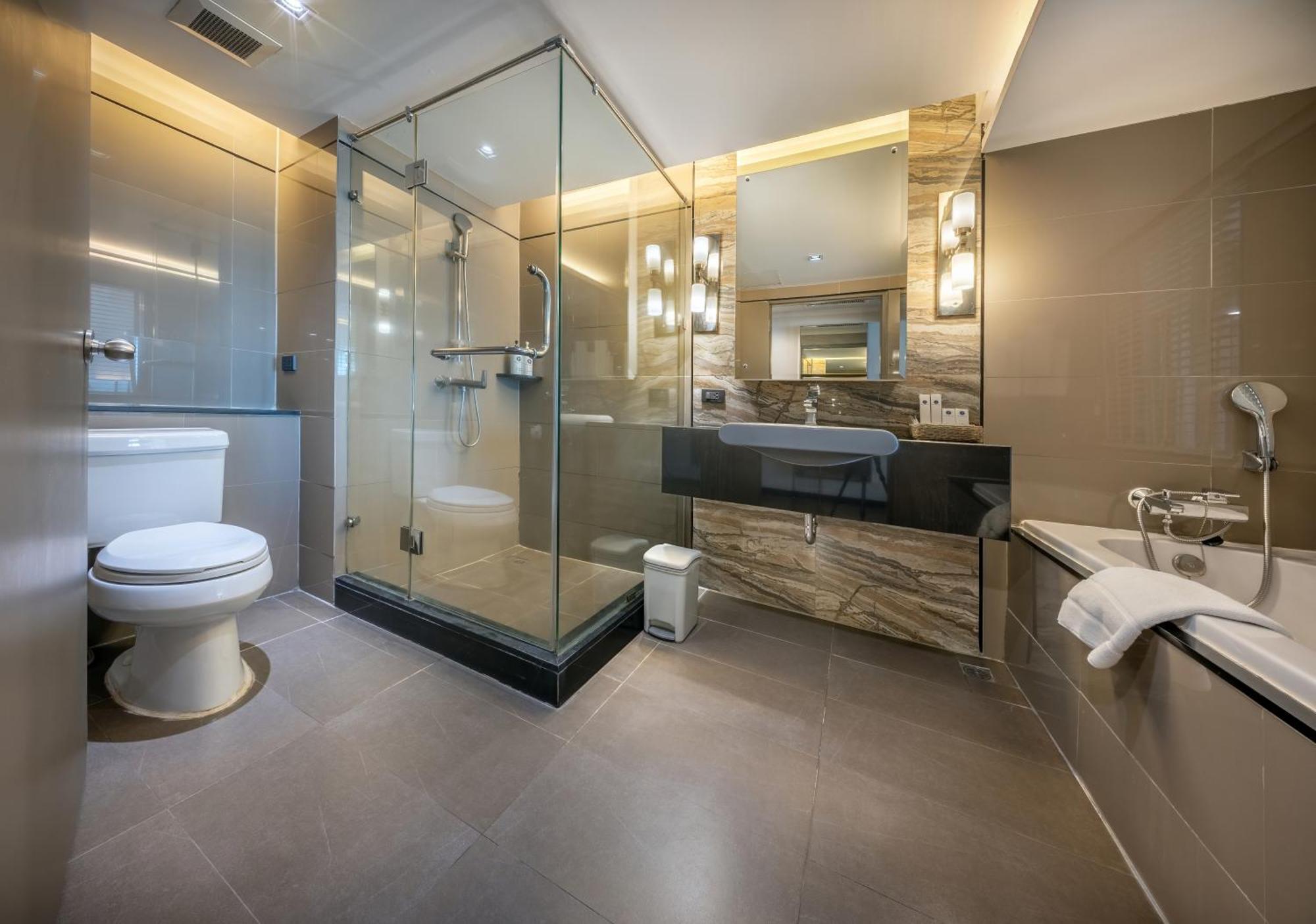 فندق رويال بينجا بانكوك المظهر الخارجي الصورة A modern bathroom
